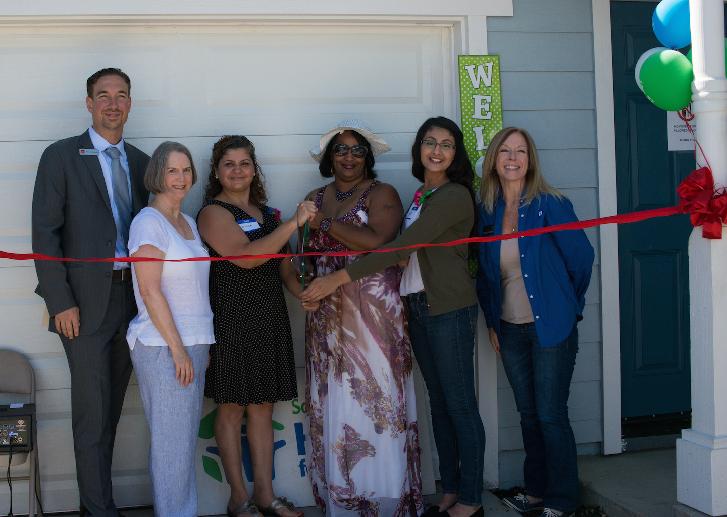 Dedication and ribbon cutting ceremony. Brian Mulholland, District Manager from Wells Fargo (a major sponsor), Ann Cousineau, SNHFH Board President, Homeowners Idalia Gaytan, Briana Kenner, Bella Barron, and Donna Sutherland, VP, Area Manager, Umpqua Bank (sponsor).